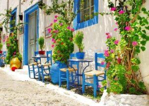 Fotografia Traditional bars and street taverns of Greece